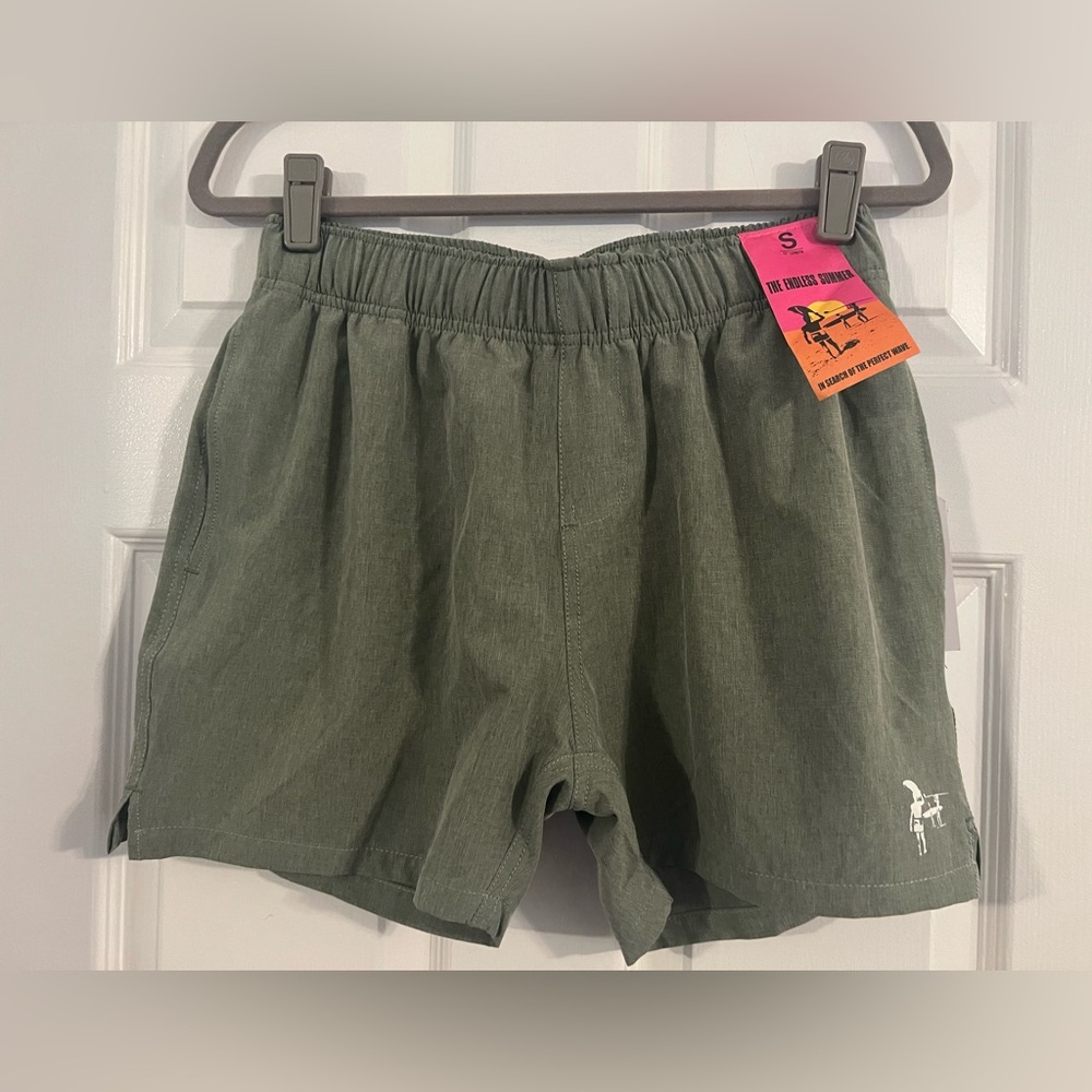 NEW WITH TAGS Mens Endless Summer SOLID WALK SHORTS Green Hued size S pockets